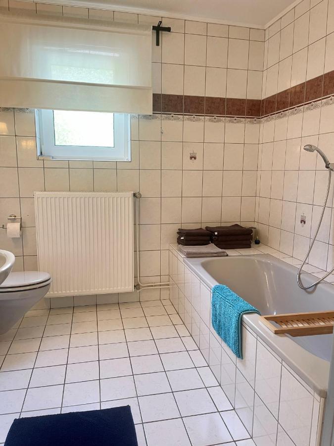 Landhaus Am Wald Mit Garten Mit 1 Schlafnische Und 1 Schlafzimmer Aurich Eksteriør billede