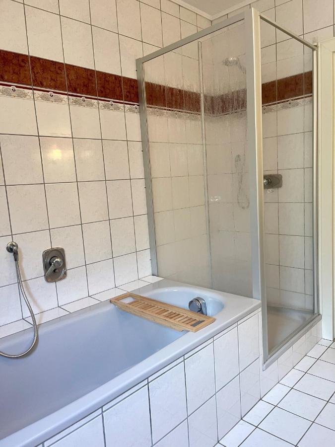 Landhaus Am Wald Mit Garten Mit 1 Schlafnische Und 1 Schlafzimmer Aurich Eksteriør billede